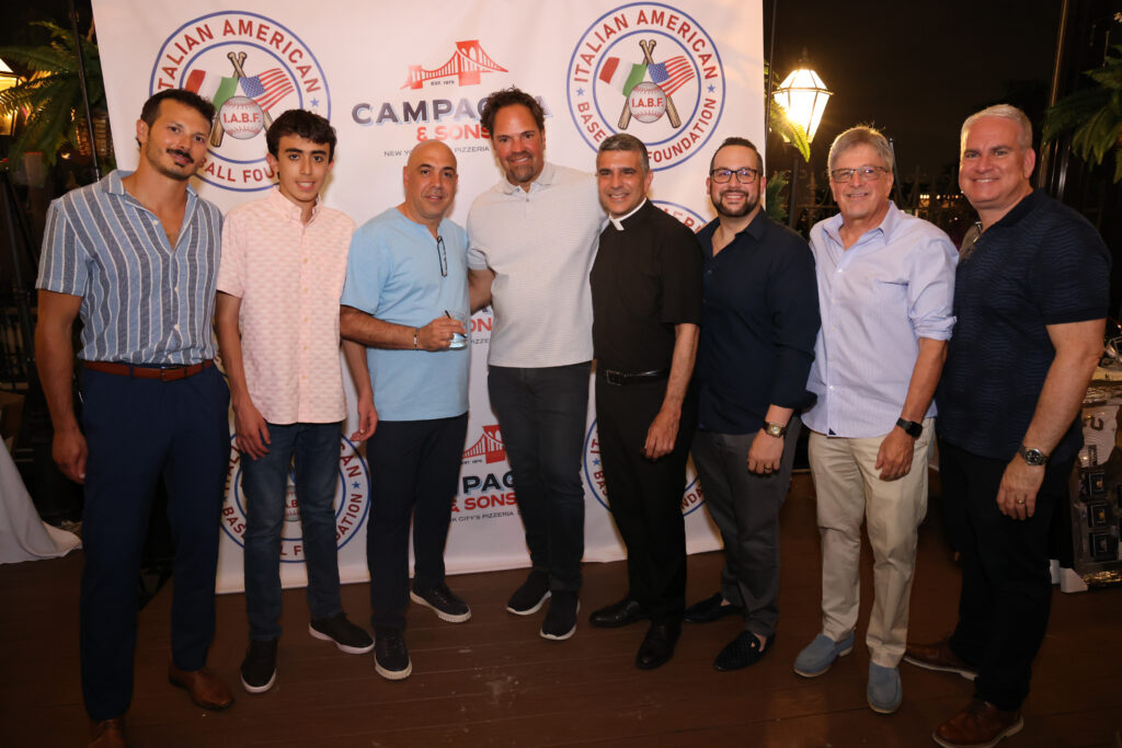 IABF Hosts Cigar Dinner with Mike Piazza